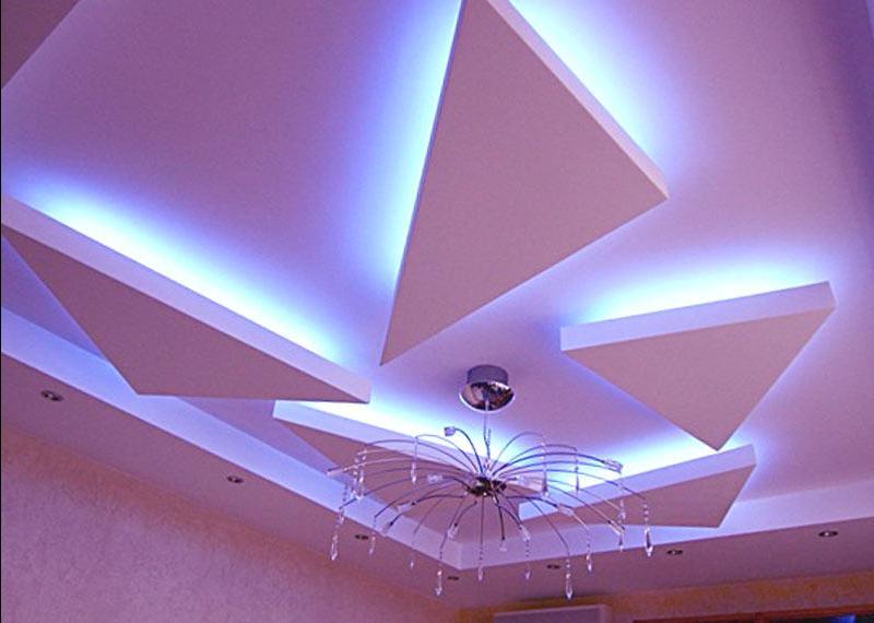 Фигурный потолок со светодиодной подсветкой