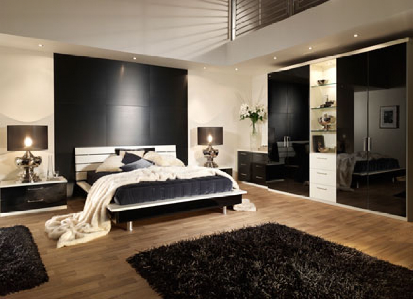 Интерьер спальни с черной мебелью