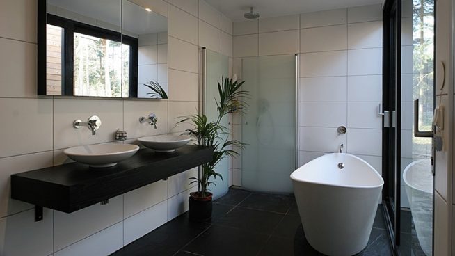 Интерьер ванной комнаты в частном доме
