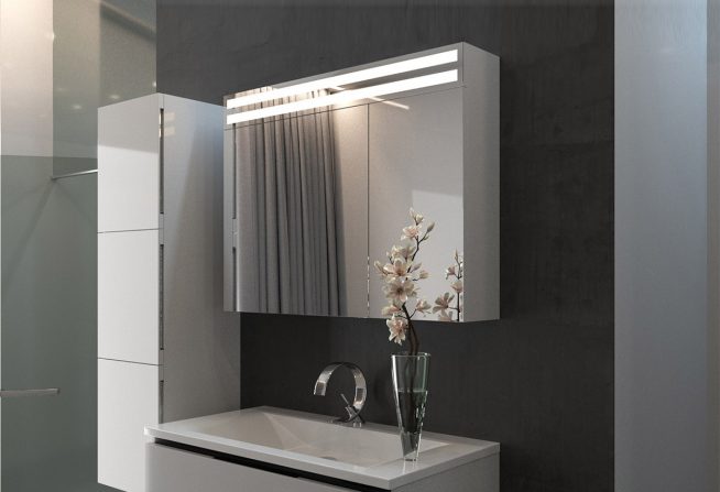 Зеркальный шкаф в ванной комнате с подсветкой