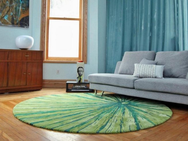 Круглый ковёр в гостиной современного дизайна